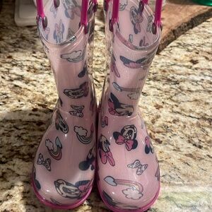 Minnie Mouse rain boots